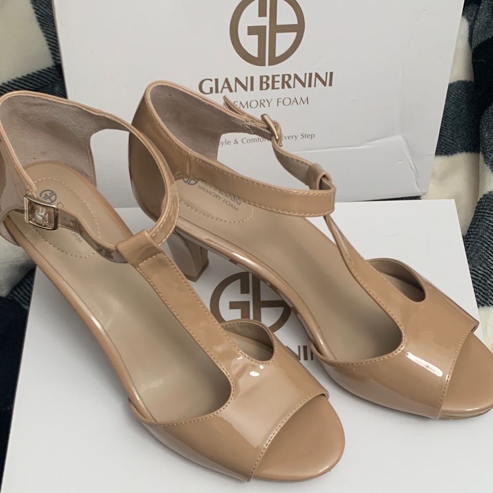Giani Bernini Women's Nude Patent Heels